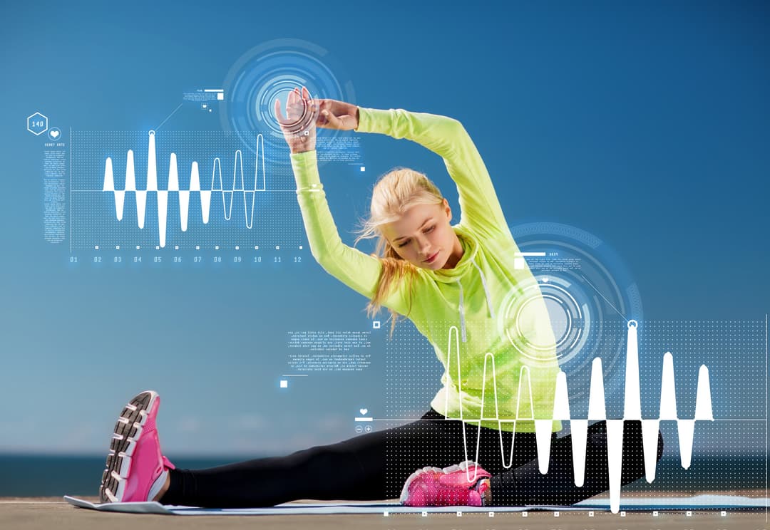 fitness tracker beim dehnen frau